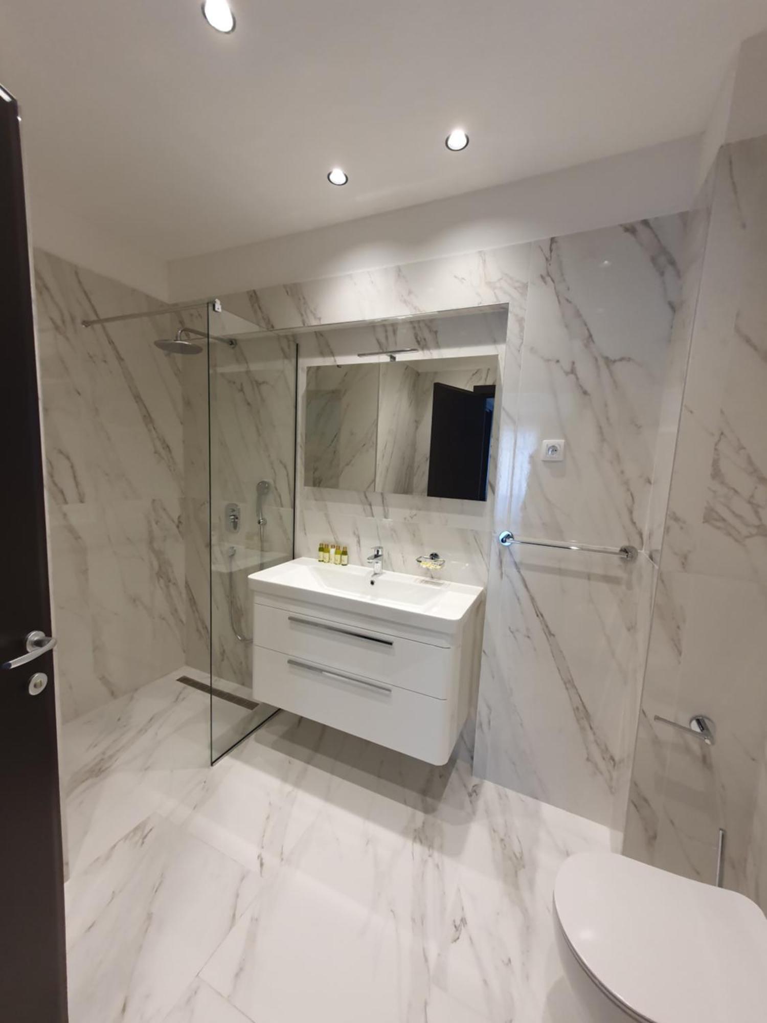 Prestige Central Apartments - Rafailovici Budva Rum bild